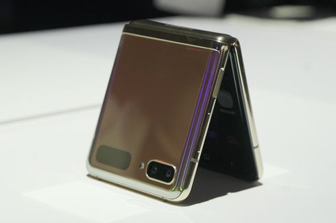 Xiaomi Bikin Ponsel Lipat Mirip Galaxy Z Flip?