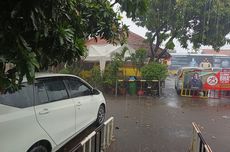 Jakarta Barat Diguyur Hujan Deras Disertai Angin Kencang