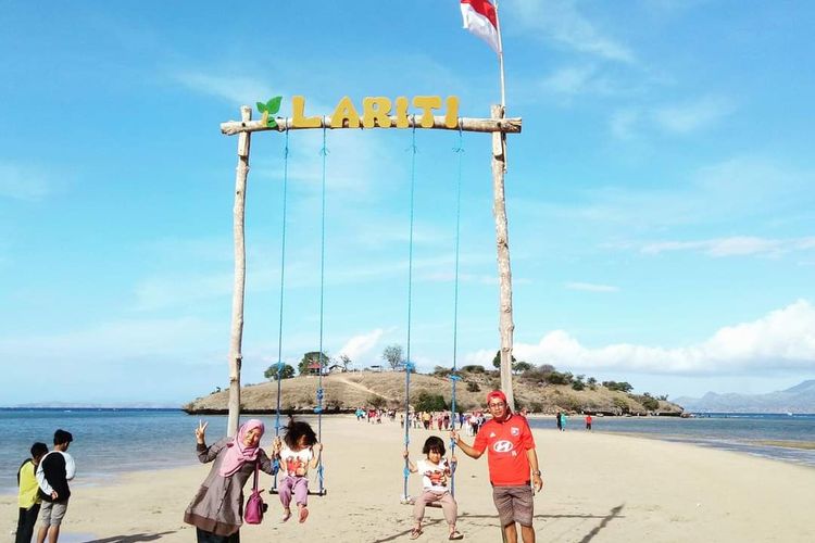 Pantai Lariti di Kecamatan Lambu, Kabupaten Bima, NTB, Kamis (23/6/2022). 