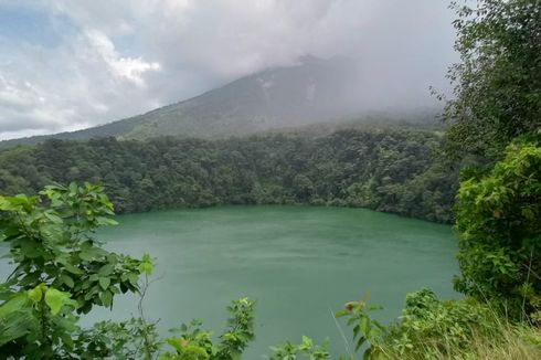 Danau Tolire Ternate dan Legenda Buaya Putih