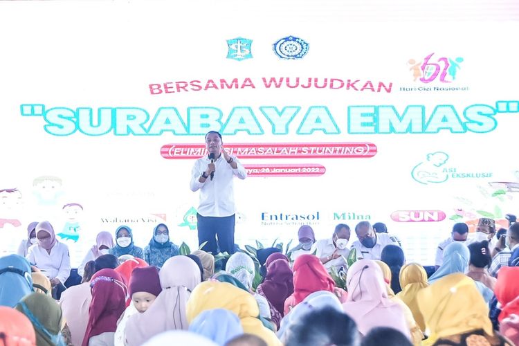 Wali Kota Eri Cahyadi saat membuka Gebyar Lomba Bersama Wujudkan ‘Surabaya Emas’ (Eliminasi Masalah Stunting) di halaman Taman Surya, Surabaya, Rabu (26/1/2022).
