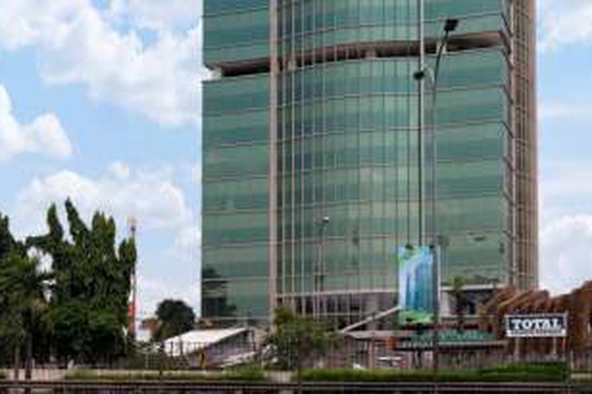 Perkantoran GKM Green Tower yang dibangun PT Lestari Kirana Persada baru saja mendapatkan sertifikasi green building (bangunan hijau) dari Green Building Council Indonesia (GBCI) dan BCA Green Mark Singapura. 