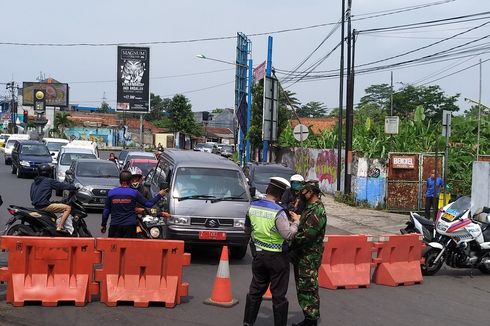 Satpol PP Tasikmalaya Tutup Paksa Pertokoan Selain Jual Bahan Pokok