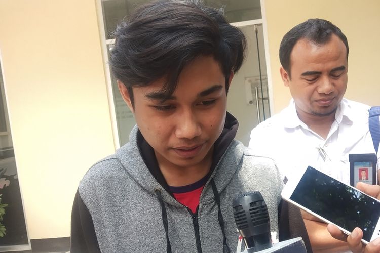 Ikhsan didampingi kuasa Hukum dalam agenda memberikan Kesaksian terhadap kasus meninggalnya Zaenal yang diduga oleh oknum Polisi Polres Lombok Timur. 