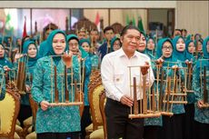 Dampingi TP-PKK Banten, Al Muktabar Bangga Indonesia Pecahkan Rekor Dunia Pergelaran Angklung