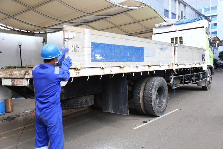 Kementerian Perhubungan tengah menyiapkan sistem berbasis teknologi di jembatan timbang untuk mengawasi angkutan barang yang kelebihan muatan.