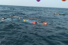 Perahu Dihantam Ombak, Nelayan di Gunungkidul Terombang-ambing di Lautan