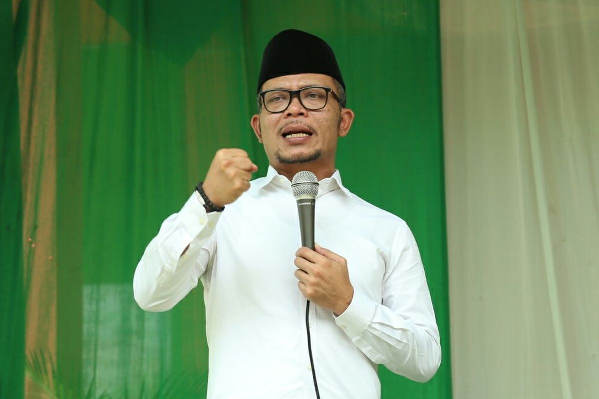 Menteri Ketenagakerjaan M. Hanif Dhakiri saat peringatan Haul ke-16 KH Muhammad Muhadjirin Amsar Addary Allah Yarham di Pondok Pesantren Annida Al Islamy yang terletak di Jalan KH Mas Mansur, Bekasi, Jawa Barat, Minggu (12/8/2018)