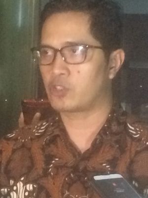 Juru Bicara KPK Febri Diansyah saat memberikan keterangan di Gedung KPK, Jakarta, Senin (21/5/2018) malam.