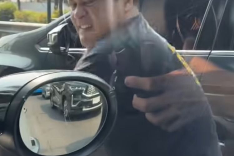 Pria Mengamuk Rusak Mobil di Sunter Jakut, Polisi Buru Pelaku