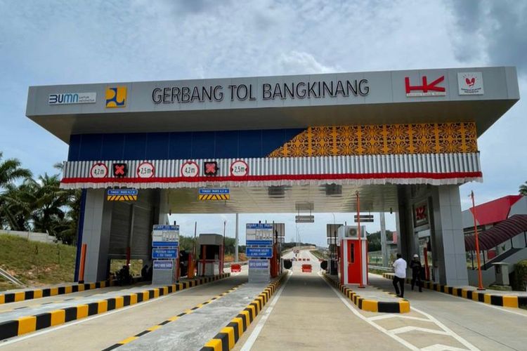 Gerbang Tol Bangkinang di Jalan Tol Trans Sumatera (JTTS) Ruas Pekanbaru-Bangkinang. 