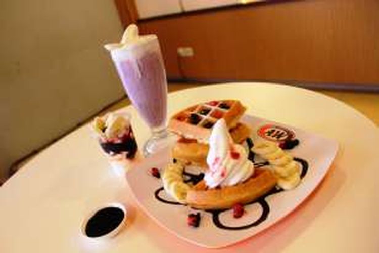 Menu Banana Berries Magic di A&W Resto yang terdiri dari Artisan Waffle Ice Cream, Milkshake Banana Berries, Sundae Banana Berries