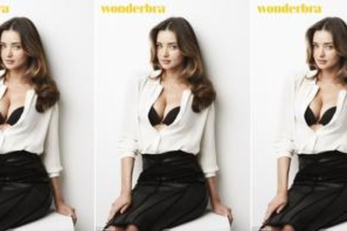 Salah satu pose Miranda Kerr untuk kampanye terbaru Wonderbra