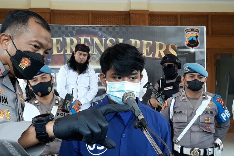 Penjual miras oplosan berinisial MSP (20) ditangkap bubut seorang pemuda berinisial CJM (19), warga Nirbitan Tipes, Kecamatan Serengan, Kota Solo, ditemukan tewas.