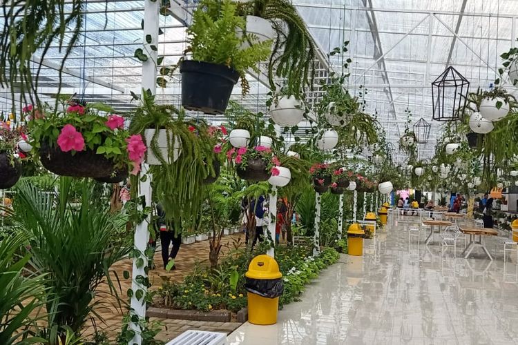 Wisata Terbaru Di Malang Berfoto Dengan 700 Jenis Bunga Di Florawisata San Terra Halaman All Kompas Com