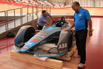 Akan Dipamerkan di CFD, Ini Penampakan Replika Mobil Balap Formula E 