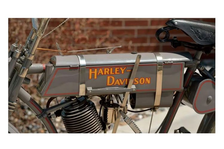 Harley-Davidson Strap Tank terjual dalam pelelangan di Las Vegas, AS pada akhir Januari lalu, seharga Rp 14 miliar.