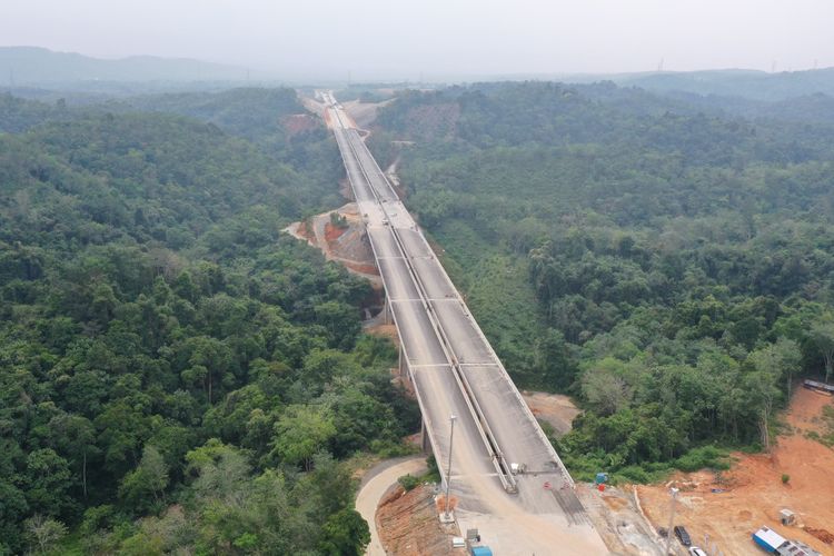 Ruas Tol Bangkinang-Koto Kampar akan dilengkapi dengan jembatan yang dibangun di atas lembah dan menyuguhkan pemandangan alam asri.