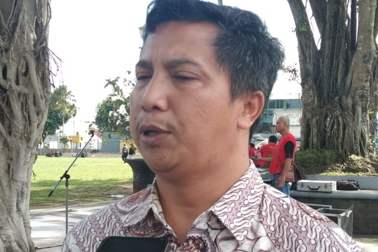 Ketua KPU Kota Magelang, Misbachul Munir saat memberikan keterangan, Minggu (14/1/2024).