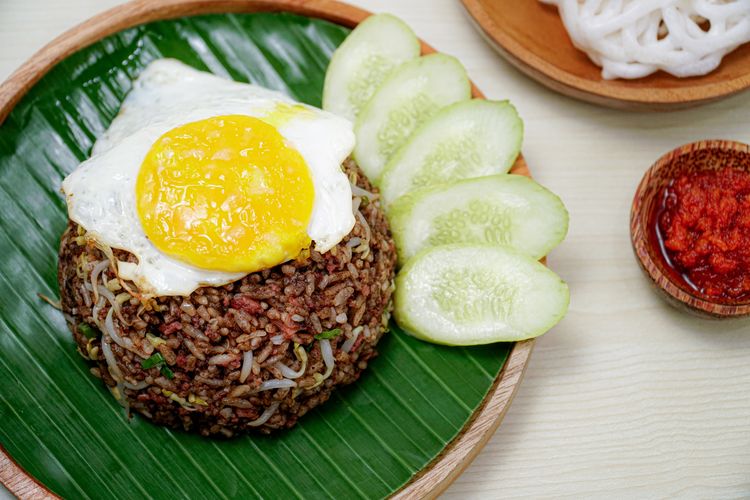 Nasi goreng kornet bumbu rawon ala Instagram @my.foodplace. 