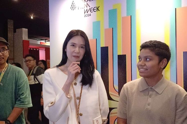 Laura Basuki Prihatin dengan Kehidupan Anak-anak di Sumba