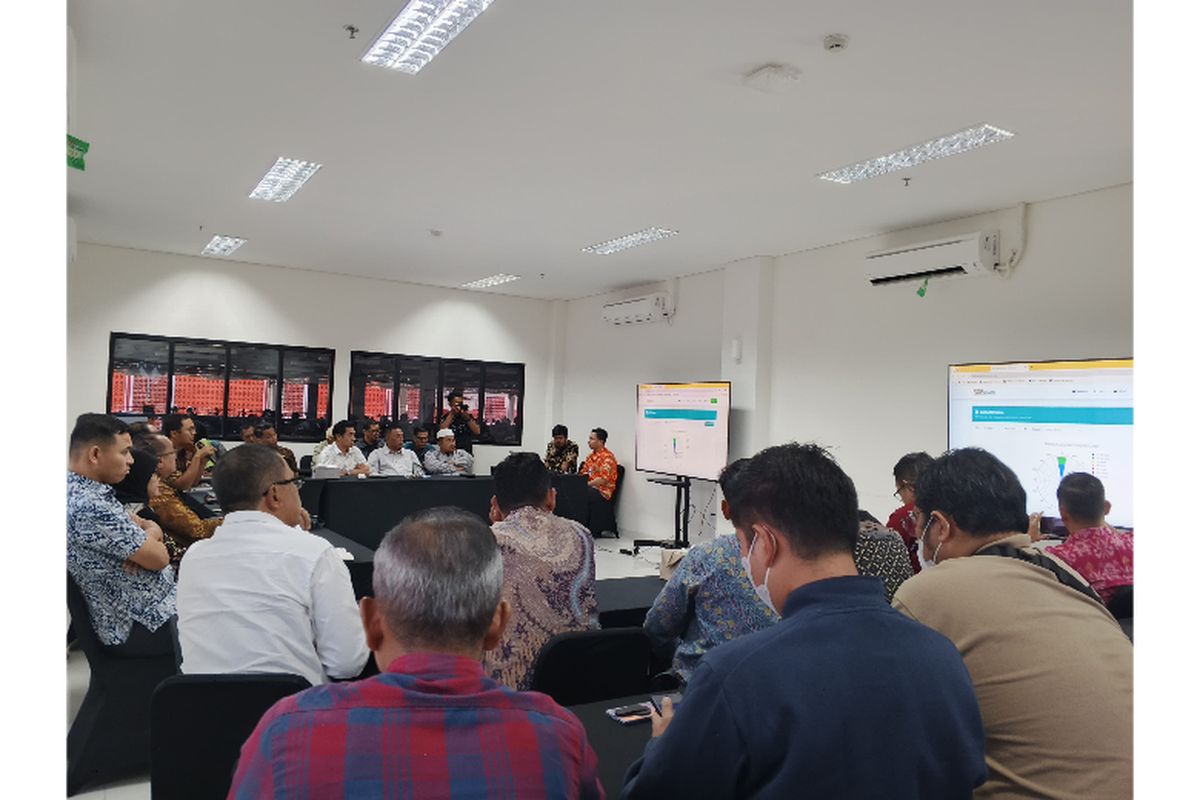 Dinas Lingkungan Hidup (DLH) DKI Jakarta melalui Unit Pengelola Sampah Terpadu (UPST) menggelar rapat koordinasi (Rakor) dengan Tim Kerja Pemantauan Kegiatan Pengoperasian Refused Derived Fuel (RDF) Plant Jakarta pada Kamis (2/4/2026)