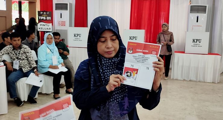 KPU Simulasi Pilkada Kotak Kosong di Maros dengan Ilustrasi Makanan-Minuman