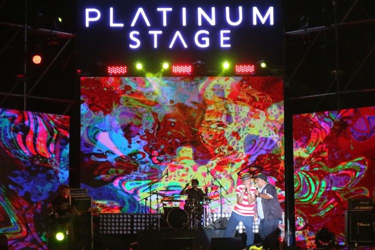 Grup band Shaggydog saat tampil di panggung Platinum Stage Soundrenaline 2018 di Garuda Wisnu Kencana (GWK), Badung, Bali, Minggu (9/9/2018). 