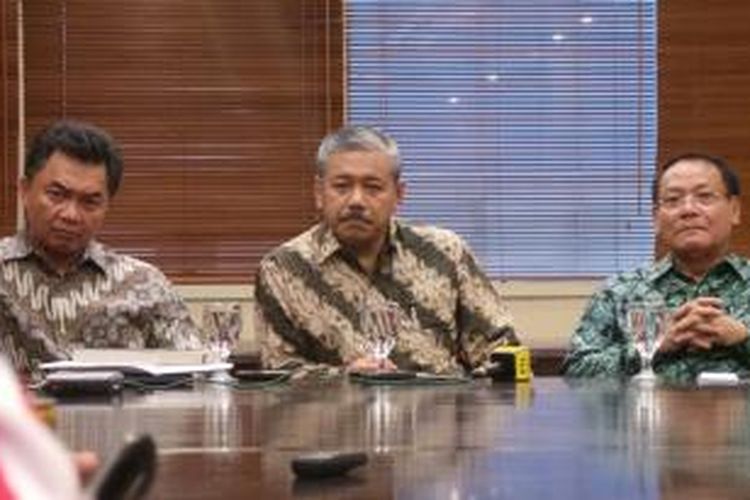 Tiga peserta konvensi calon presiden Partai Demokrat (dari kiri ke kanan) Dino Patti Djalal (Dubes RI untuk Amerika Serikat), Hayono Isman (anggota DPR), dan Endriantono Sutarto (mantan Panglima TNI).
