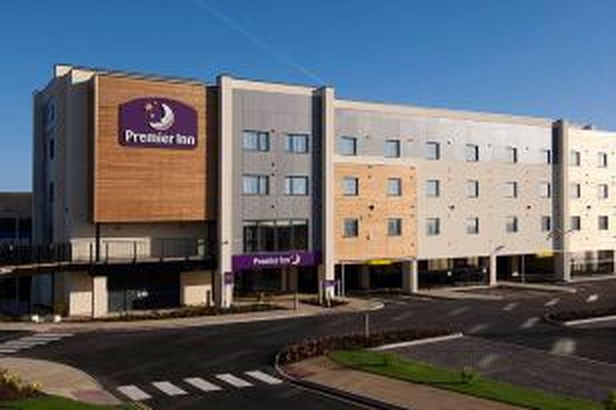 Tampilan fasad hotel Premier Inn.