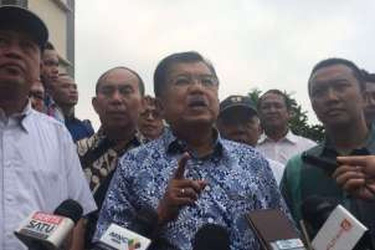 Wapres Jusuf Kalla di lokasi proyek Hambalang