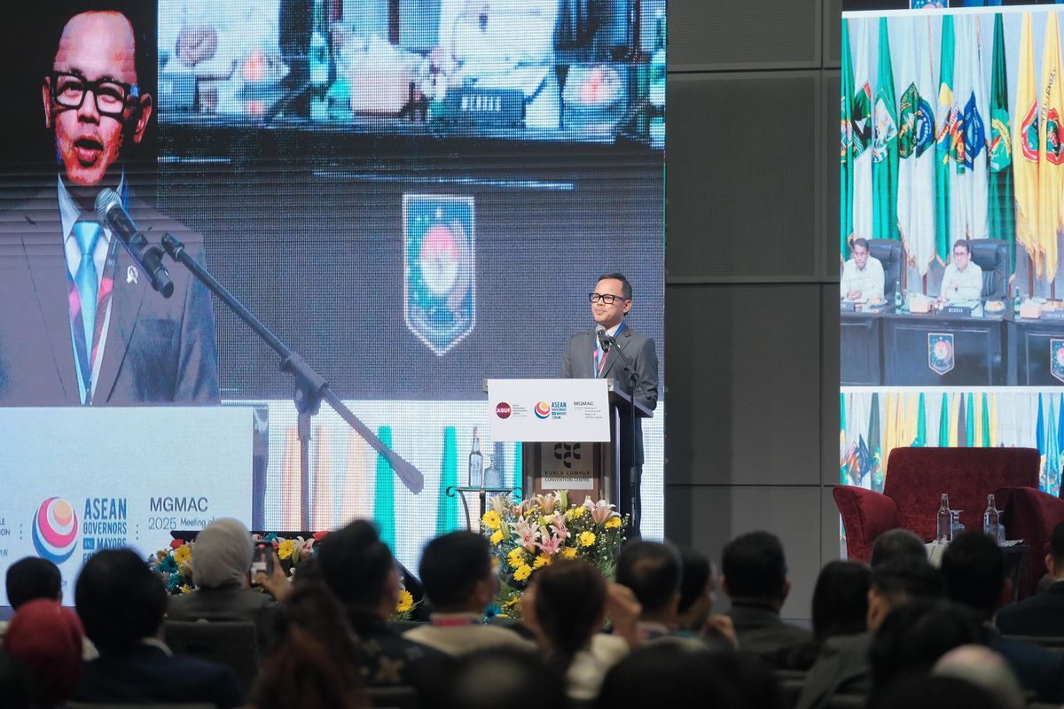 Wakil Menteri Dalam Negeri (Wamendagri) Bima Arya Sugiarto saat memaparkan program prioritas nasional dalam ASEAN Sustainable Urbanisation Forum (ASUF) 2025 yang berlangsung di Kuala Lumpur, Malaysia, Selasa (12/8/2025).