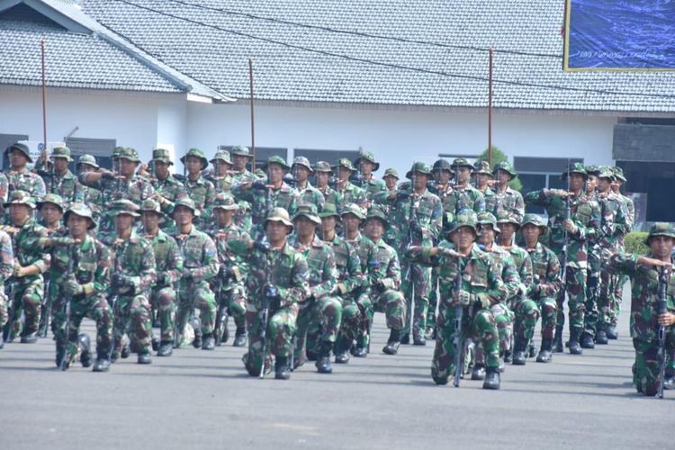 Persiapan demonstrasi kolose senapan menjelang hari ulang tahun (HUT) ke-78 TNI yang jatuh pada 5 Oktober 2023 nanti, di Markas Komando Pasukan Marinir 1 (Mako Pasmar 1) di Cilandak, Jakarta Selatan.
