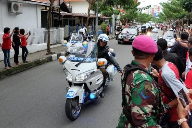 Kedatangan Presiden Joko Widodo ke Kota Ambon, Rabu (8/2/2017), disambut meriah oleh warga setempat.