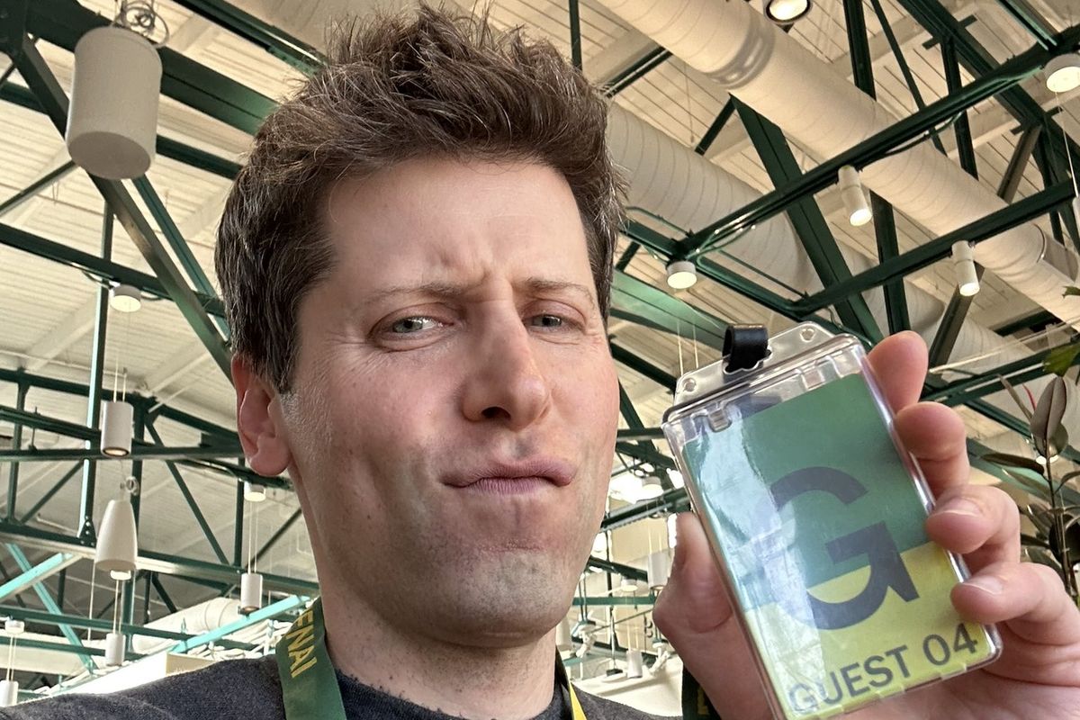 Pendiri ChatGPT Sam Altman memamerkan kartu pengunjung kantor OpenAI, dua hari setelah dia dipecat dari perusahaan pada 17 November 2023.