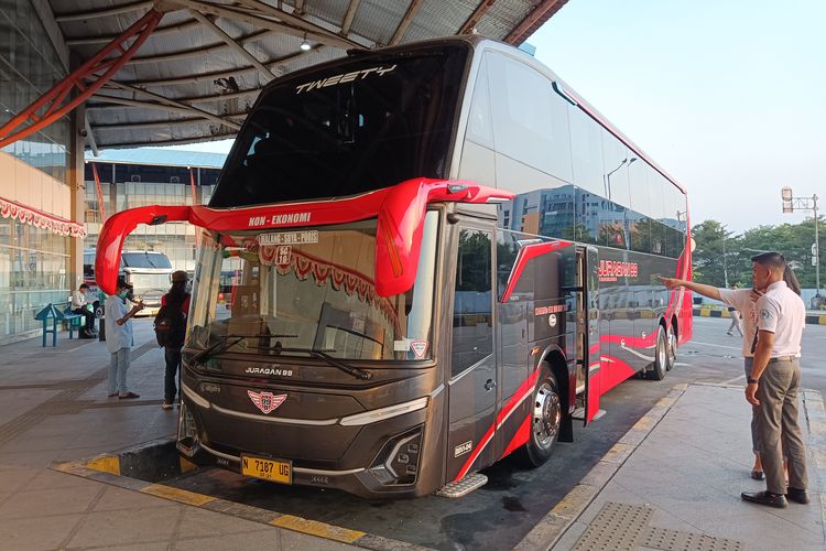 Bus tingkat sleeper PO Juragan 99 Trans 