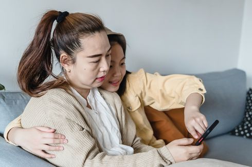 Waspada Pola Asuh Overparenting, Ketika Orangtua Terlalu Mengatur Anak