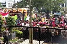 Unjuk Rasa Kasus BLBI Tutup Jalan di Depan Gedung KPK