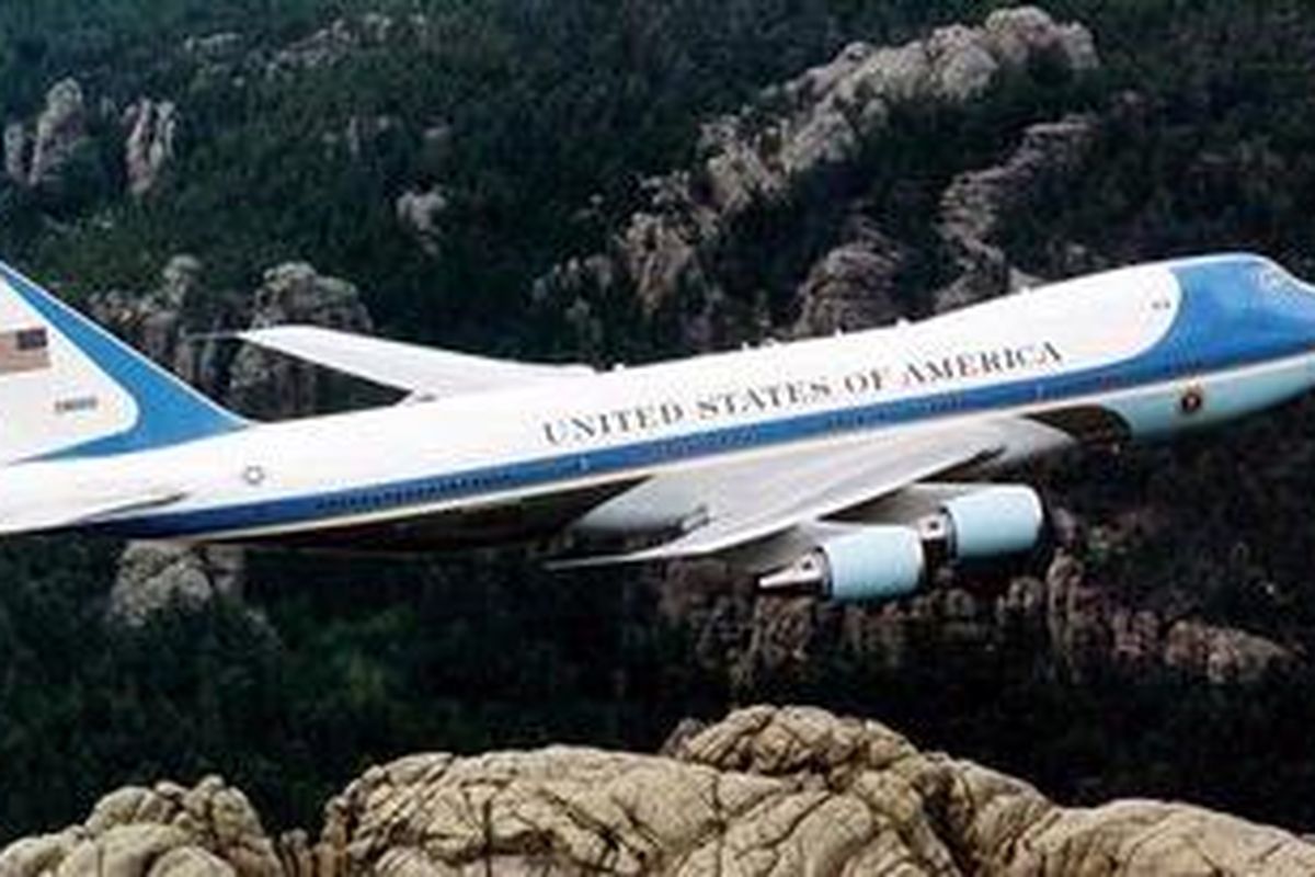 Pesawat Kepresidenan AS, Boeing VC-25 yang disebut Air Force One bila Presiden AS di dalamnya.
