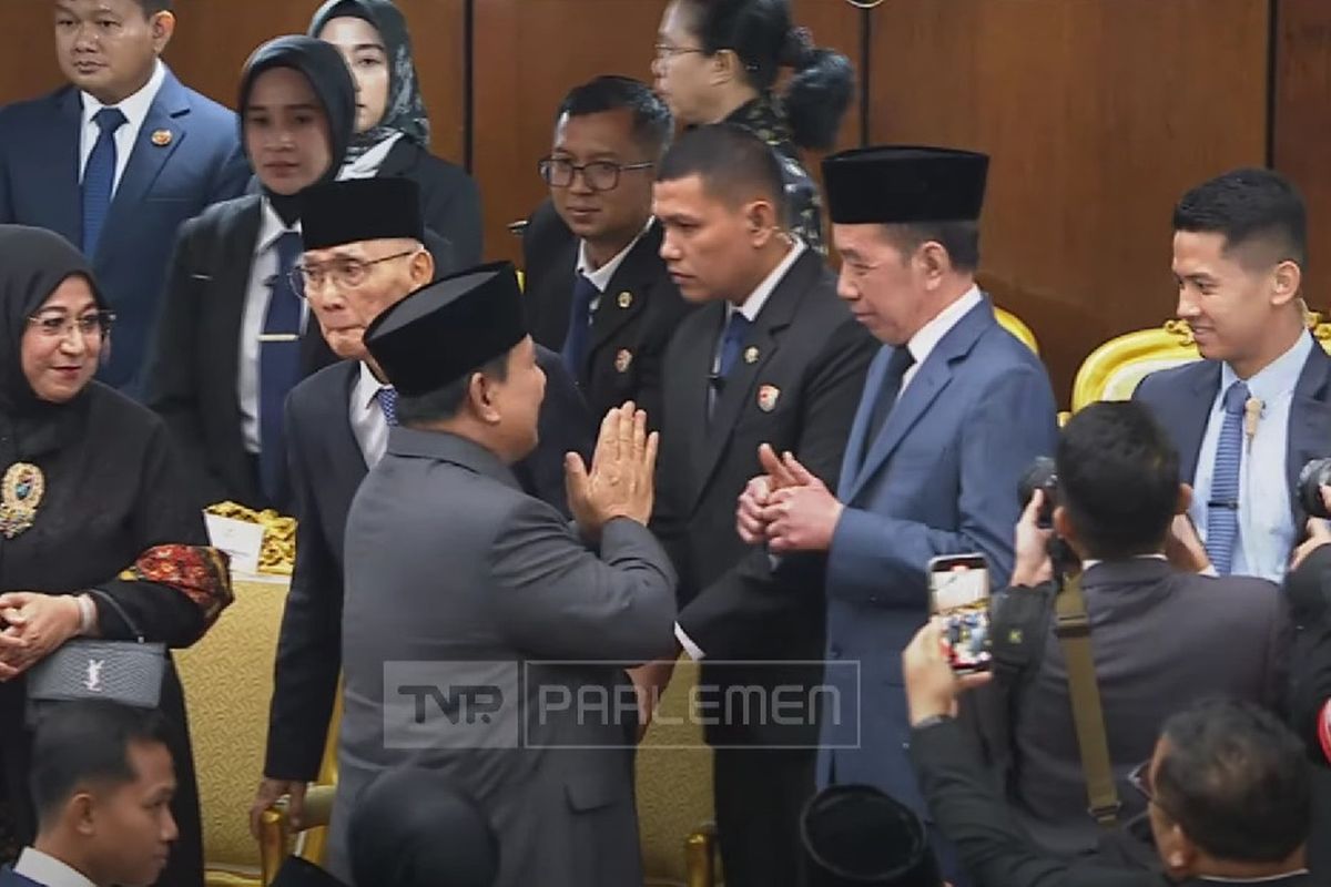 Saat Jokowi Berikan Dua Jempol untuk Prabowo Usai Pidato Kenegaraan di Sidang Tahunan MPR RI