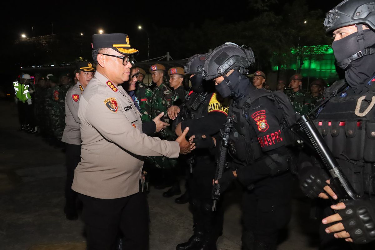 Kapolres Jakarta Utara (Jakut) Kombes Gidion Arif Setyawan ikut serta dalam patroli skala besar bersama Polda Metro Jaya di 10 Titik Jakarta Utara. Rabu (5/5/2024) malam.