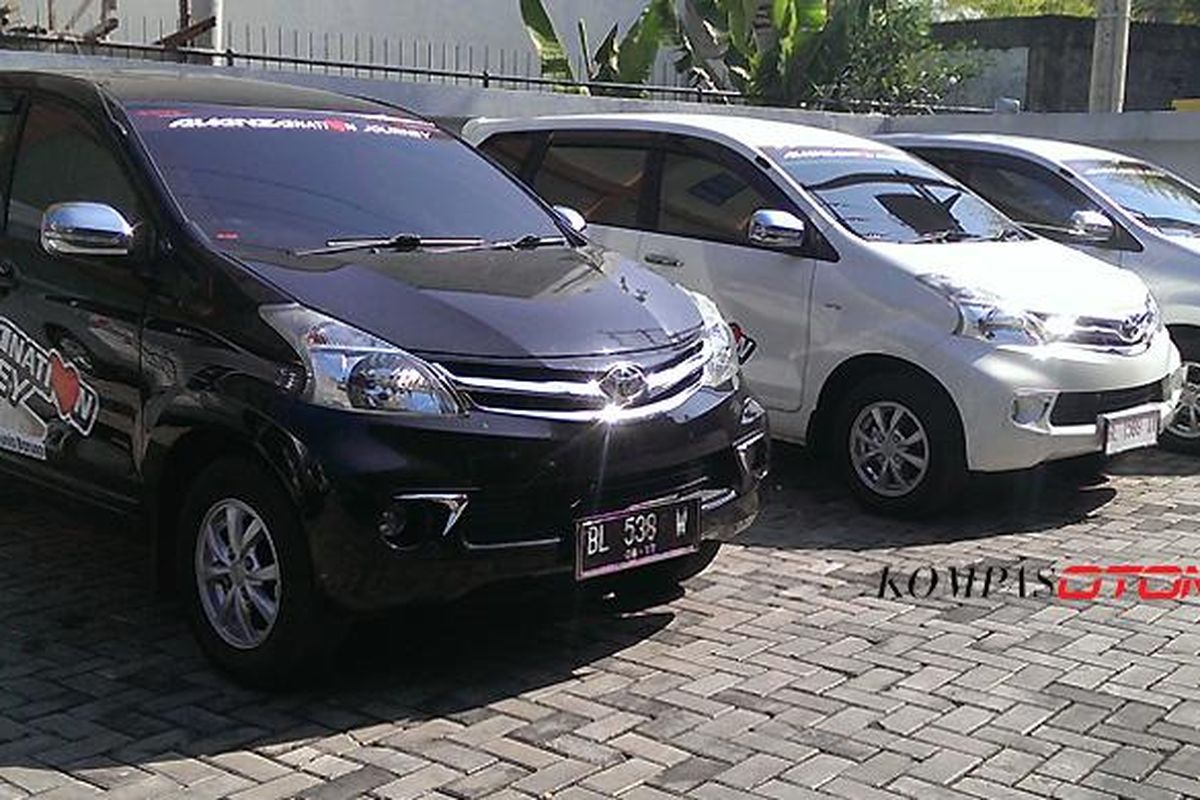 3 unit Toyota Avanza yang siap menyambangi konsumen di Pulau Sumatera