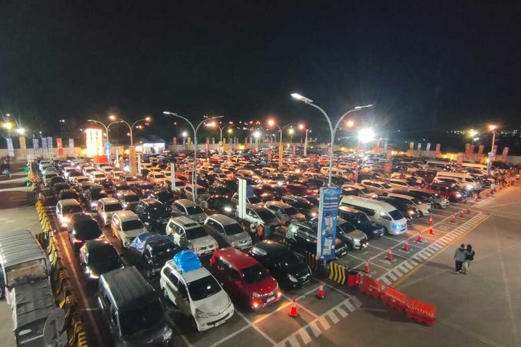 Suasana dermaga 6 Pelabuhan Merak, Cilegon, Banten. Ada diskon tiket kapal ASDP selama periode libur sekolah, untuk keberangkatan Sabtu (20/6/2026) hingga Minggu (5/7/2026). 
