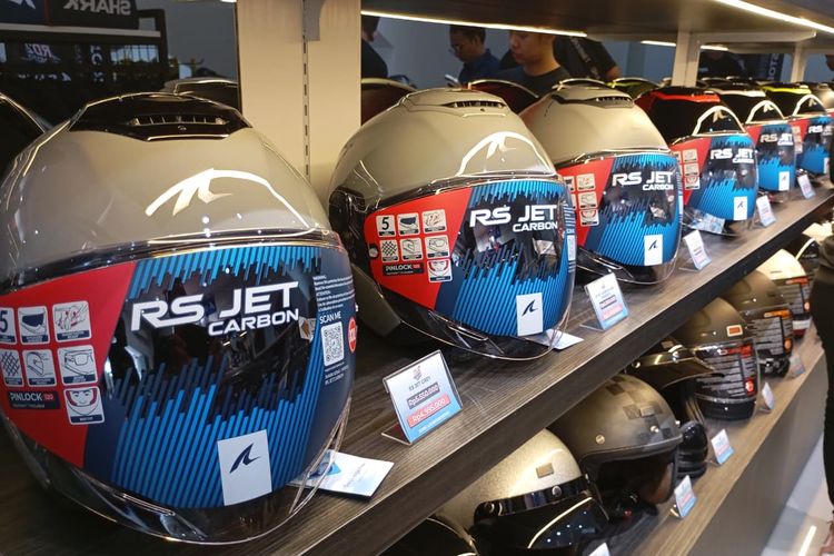 Pilihan helm Sharks di Jakarta