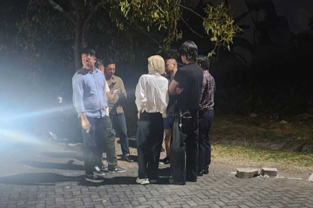 Warga Rusia diamankan petugas imigrasi Surabaya karena tidak kooperatif.