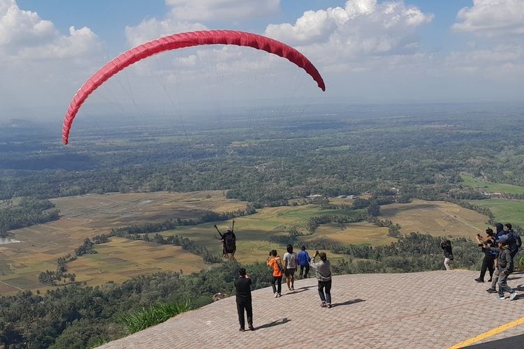 Wisata Paralayang Kulon Progo Buka Peluang Ekonomi untuk Warga