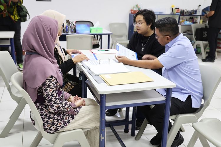 Pemprov Banten Buat Gerakan Ayah Mengambil Rapor, Andra Soni: Ubah Budaya Pengasuhan