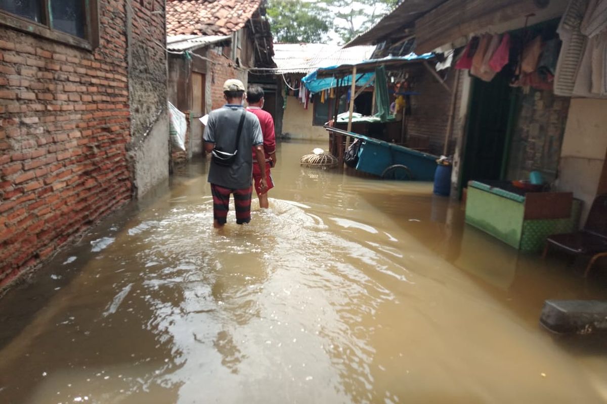 Pemukiman warga di Kelurahan Tegal Alur Jakarta Barat terendam banjir sejak kemarin, Rabu (19/1/2022).