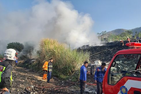 Limbah Karet di Sekitar Pabrik Terbakar, Warga Khawatir