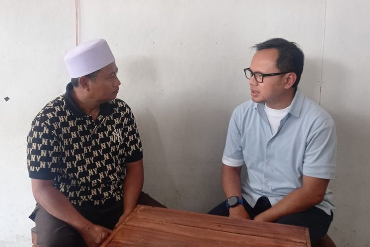Bima Arya dan Uu Ruzhanul Ulum, bertemu sedang mengobrol santai di sebuah cafe di Jalan Tarumanagara, Kota Tasikmalaya, Jawa Barat, Rabu (22/5/2024).
